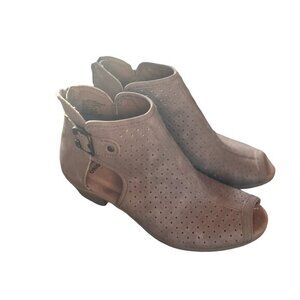 Earth Origins Women's Peep Toe Warm Taupe Ankle Boots With Buckle & Zip Size 7.5